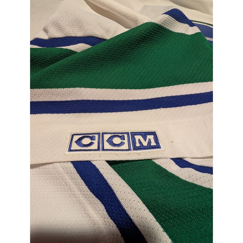Vintage CCM Vancouver Canucks NHL Hockey Jersey White Blue Green Jumbo Canada - Picture 6 of 7